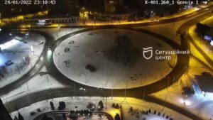 В Днепре легковушка вылетела с трассы и врезалась в авто охранной фирмы