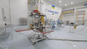 Ракета Илона Маска выведет на орбиту украинский спутник: трансляция