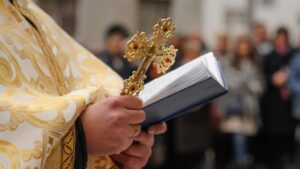 Аспирант из Франции обвинил киевского священника в изнасиловании