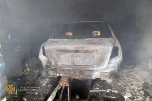 В Кривом Роге в гаражном боксе сгорел автомобиль