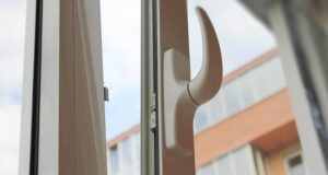 В Кривом Роге женщина выпрыгнула из окна 8 этажа