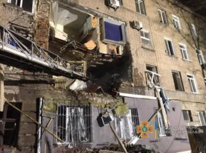 В Запорожье в жилом доме произошел взрыв: есть жертва (Фото, видео)