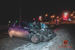 Под Днепром столкнулись два автомобиля: есть пострадавшие (Фото)