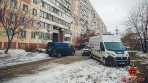 В Днепре на Красном Камне женщина выпала из окна многоэтажки