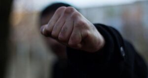 В Днепре водитель ударил по голове женщину, выбежавшую на дорогу (Видео)