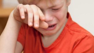 В Киеве пьяная мать набросилась с ножом на 4-летнего ребенка