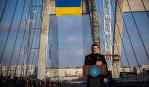 Зеленский открыл флагман «Большой стройки» — вантовый мост через Днепр в Запорожье