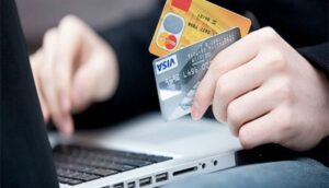 В Днепре ограбили мужчину и за 1,5 месяца сняли все деньги с его карт