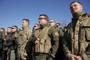 В Днепре горожан учили стрелять и оказывать помощь