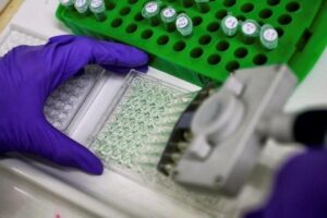 Президент Украины назвал анекдотом российский фейк о “биолабораториях” в стране