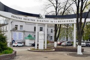 Осколки в теле, переломы и раздробленное бедро: в Днепре врачи спасают 43-летнюю женщину с минно-взрывной травмой