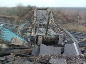 Под Николаевом военные взорвали мост вместе с российским танком