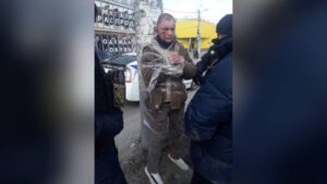 В Днепре на Боброва примотали к столбу очередного мародера