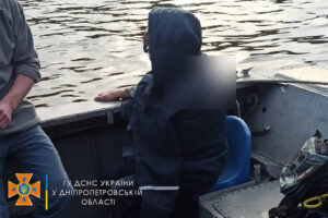 В Днепре мужчина упал с Монастырского моста (Фото)