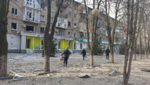 Журналист вывез из Мариуполя флешку с фотографиями, спрятанную в конфету