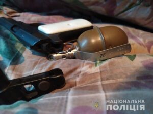 В Каменском задержали вооруженных мародеров с Луганщины (Фото)