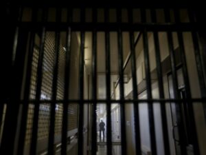 Пожизненное заключение за мародерство, диверсии и госизмену: ВРУ приняла решение