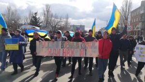 Жители Южноукраинска и Новой Каховки вышли на улицы против оккупантов (Видео)