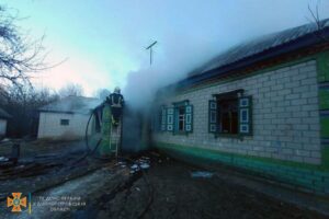 Под Днепром при пожаре пострадали 9 детей (Фото)
