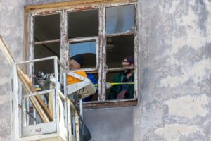 Отопление и электроснабжение полностью восстановлено: в Днепре коммунальщики ликвидируют последствия ракетного удара