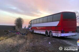 В смертельную аварию попал микроавтобус, который вез из Днепра переселенцев (Фото)