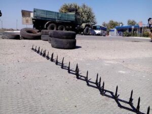 Сделано в Днепре: на одном из КП изготовили переносную ленту с шипами