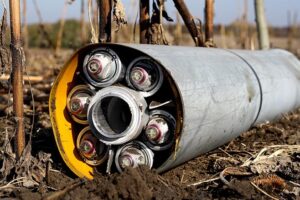 Рашисты продолжают обстреливать Днепропетровщину запрещенными кассетными и фосфорными боеприпасами