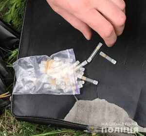 В Кривом Роге у парня нашли более 40 трубочек с психотропами (Фото)