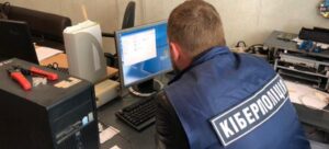 “Продавали” дрова в Facebook: в Кривом Роге задержали мошенников (Видео)