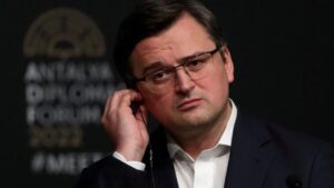 “Я требую новых разрушительных санкций”: глава МИД Украины обратился к странам G7