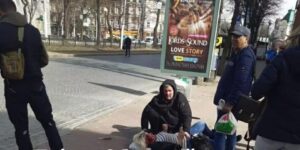 В центре Днепра на женщину упал кусок шифера с крыши многоэтажки
