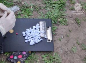 В Днепре задержали двух закладчиц со свертками метадона (Фото)