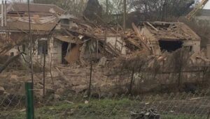 Российские захватчики попали ракетой по дачным домам в Днепровском районе (Фото)