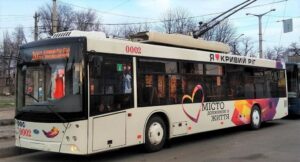 В Кривом Роге коммунальный транспорт будет бесплатно возить переселенцев и военных