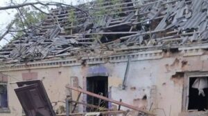 Разрушено 10 домов и перебит газовод: оккупанты снова обстреляли Криворожский район