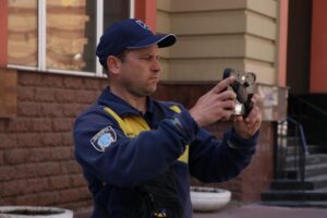 Штраф 680 гривень за перешкоджання руху пішоходів: інспекція з питань контролю за паркуванням почала штрафувати несумлінних водіїв