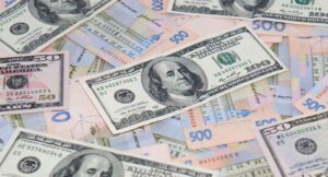 Курс доллара на черном рынке Днепра вырос более чем на гривну