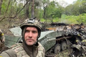 Бутусов заявил, что в ОП ему запретили посещать воинские части на передовой