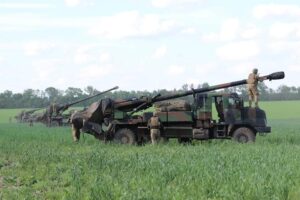 Украинские артиллеристы уничтожили 5 единиц техники врага из французских САУ CAESAR (Фото)