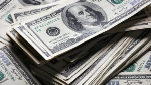 В обменниках Днепра курс доллара подходит к 40 грн