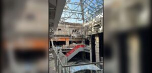 По Запорожью выпустили 4 ракеты: разрушен торговый центр и жилые дома
