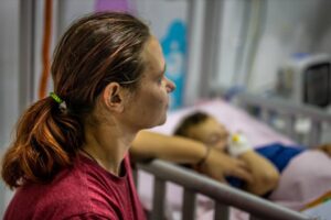 Больницы Днепропетровщины приняли 76 раненых детей из “горячих точек” с начала войны