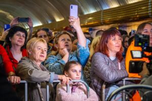 “Скрябін”, “Ot Vinta”, “MBreeze”: в днепровском метро прошел благотворительный концерт (Фото)