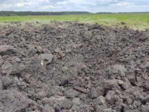 Последствия ночного ракетного удара: оккупанты “демилитаризовали” поле в Павлоградском районе