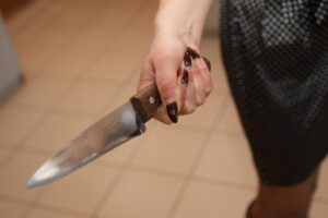 На Днепропетровщине 15-летняя девушка несколько раз ударила подругу ножом