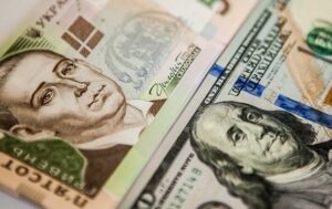 Курс доллара на черном рынке Днепра: актуальные данные на 12 июня