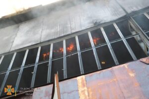 В Днепре на частном предприятии взорвались баллоны с пропан-бутаном: есть жертвы (Фото)
