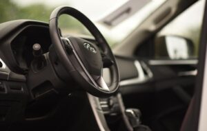 Дніпро передав на фронт два пікапи та гуманітарну допомогу