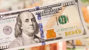 Курс доллара на черном рынке Днепра: актуальные данные на 4 июля