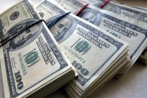 Курс доллара на черном рынке Днепра: актуальные данные на 18 июня